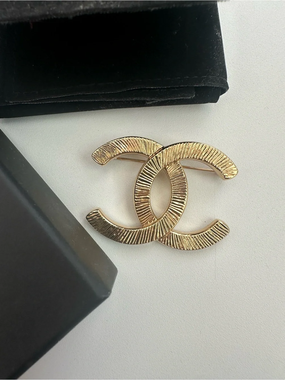 CHANEL Gold-Tone Textured Interlocking CC Brooch